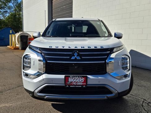 New 2025 Mitsubishi Outlander SE image 2