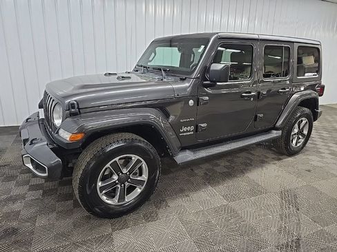 Used 2022 Jeep Wrangler Unlimited Sahara w/ Cold Weather Group AWD/4WD image 6