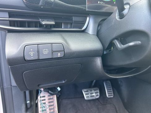 Used 2025 Hyundai Elantra SEL FWD image 17