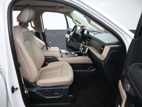 Used 2024 Ford Expedition Limited RWD image 16