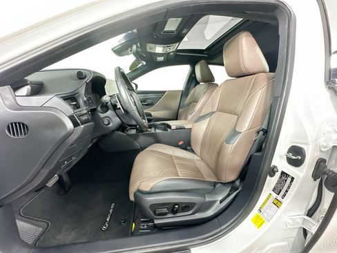 Used 2025 Lexus ES 300h w/ Technology Package FWD image 4