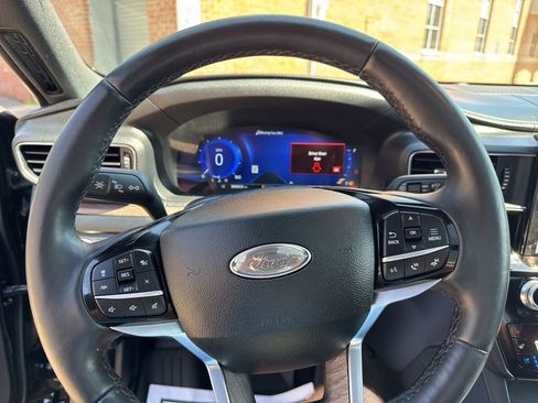 Used 2022 Ford Explorer Platinum w/ Equipment Group 601A AWD/4WD image 22