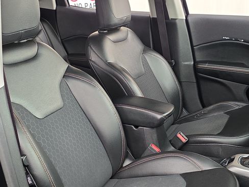 Used 2019 Jeep Compass Latitude w/ Popular Equipment Group FWD image 27