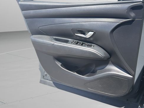 Certified 2025 Hyundai Tucson SE FWD image 19