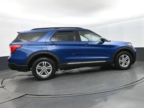 Used 2023 Ford Explorer XLT w/ Equipment Group 202A AWD/4WD image 4