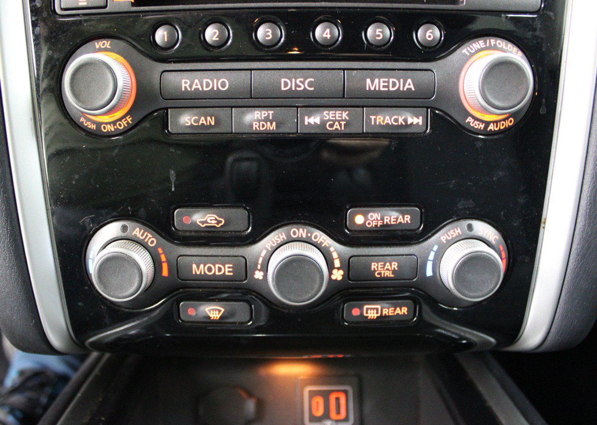 Used 2020 Nissan Pathfinder S FWD image 24