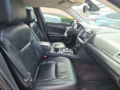 Used 2017 Chrysler 300 Limited AWD/4WD image 8