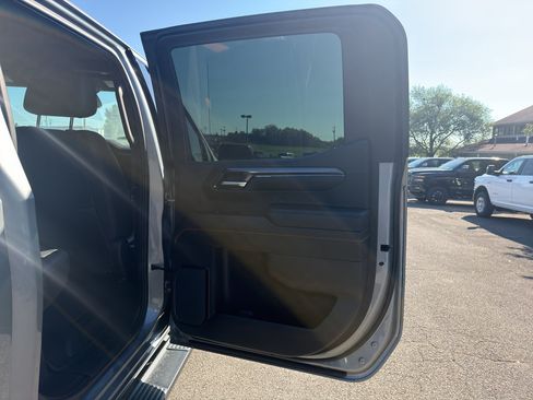 Used 2023 GMC Sierra 1500 AT4 w/ Technology Package AWD/4WD image 23