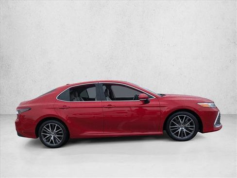 Used 2023 Toyota Camry XLE image 4