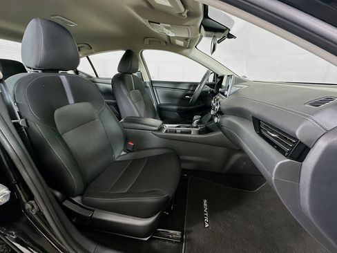 Used 2025 Nissan Sentra SV image 29