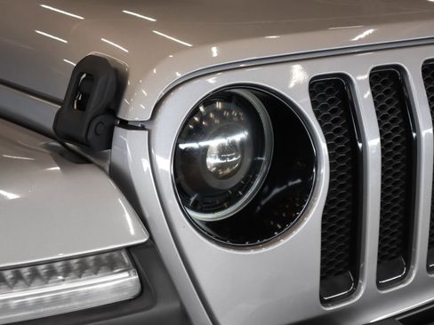 Used 2019 Jeep Wrangler Unlimited Sahara AWD/4WD image 24