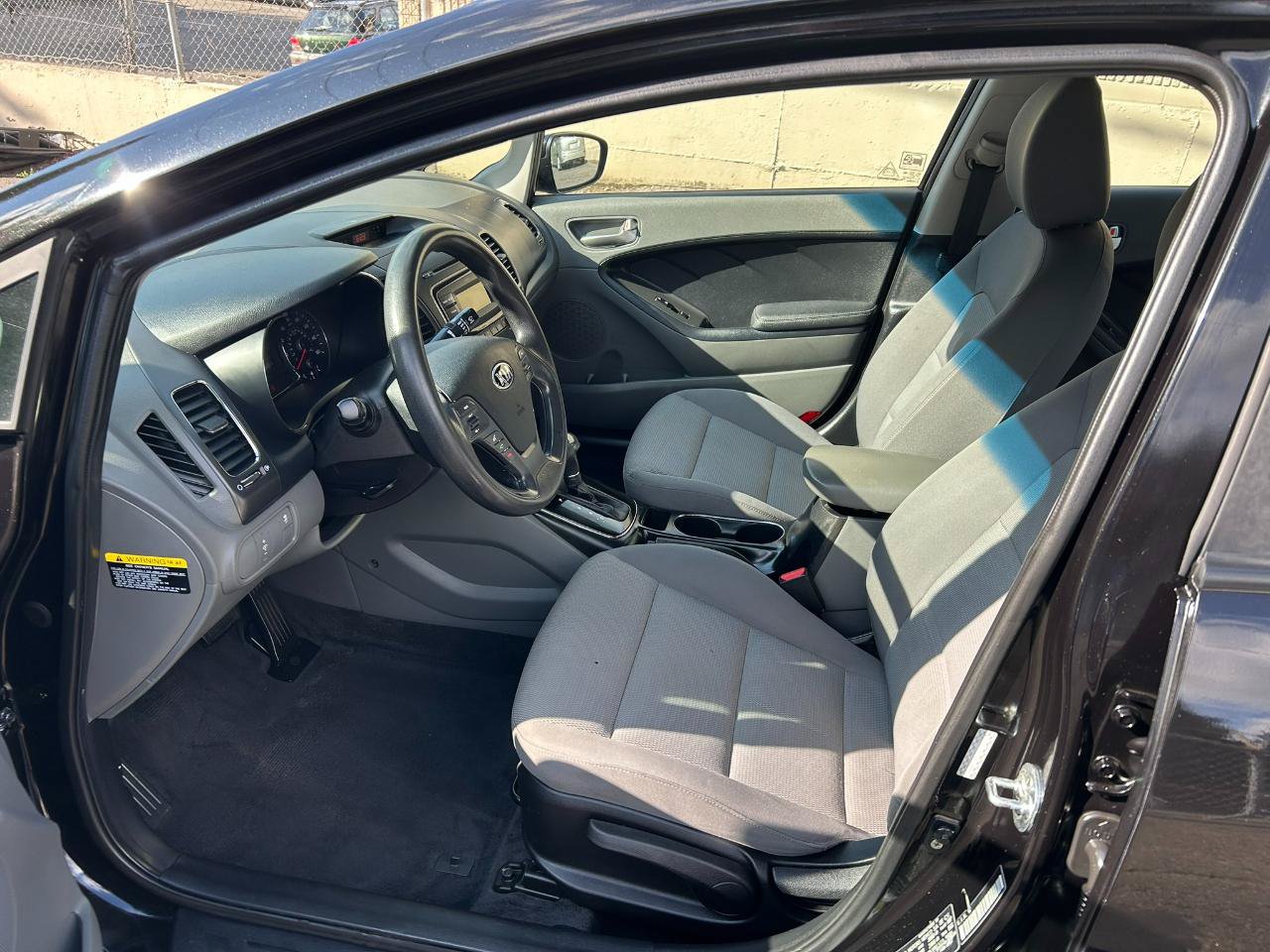 Used 2017 Kia Forte LX FWD image 9