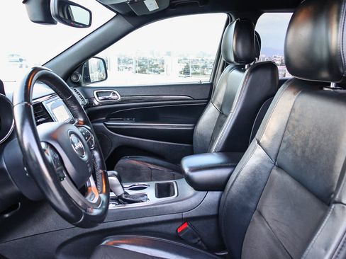 Used 2019 Jeep Grand Cherokee Laredo w/ Laredo X Package image 17