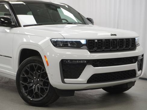 New 2026 Jeep Grand Cherokee Summit w/ Obsidian Package AWD/4WD image 3
