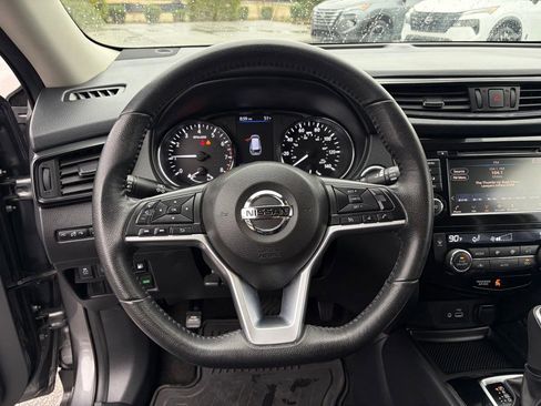 Used 2019 Nissan Rogue SV image 15