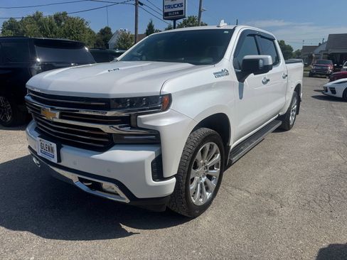 Used 2020 Chevrolet Silverado 1500 High Country w/ Technology Package AWD/4WD image 2