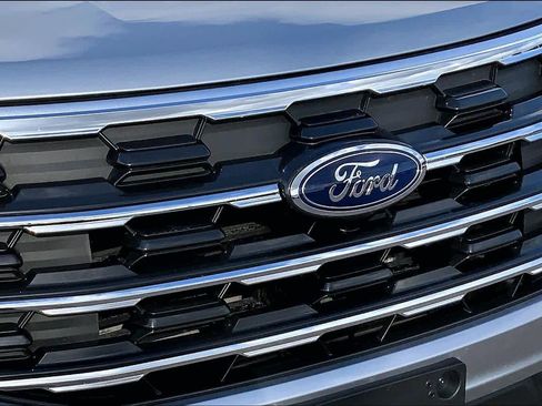 Certified 2025 Ford Explorer Active image 29