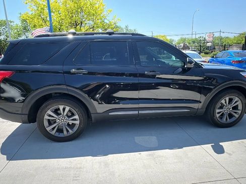 Used 2022 Ford Explorer XLT w/ Equipment Group 202A AWD/4WD image 4