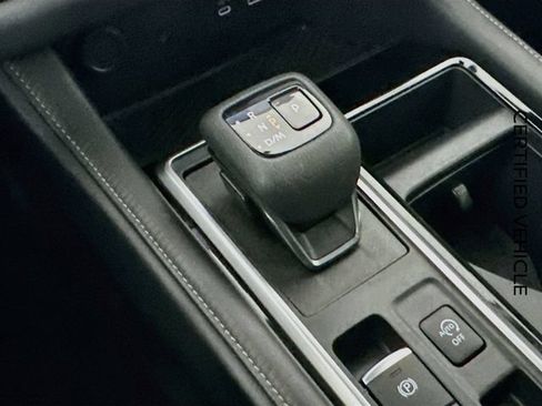 Certified 2024 Nissan Pathfinder SL FWD image 18
