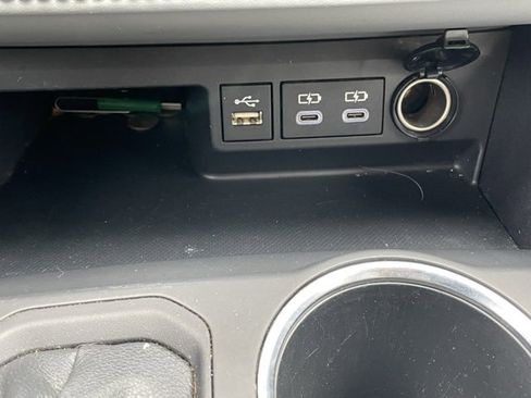 Used 2023 Toyota Highlander LE image 22