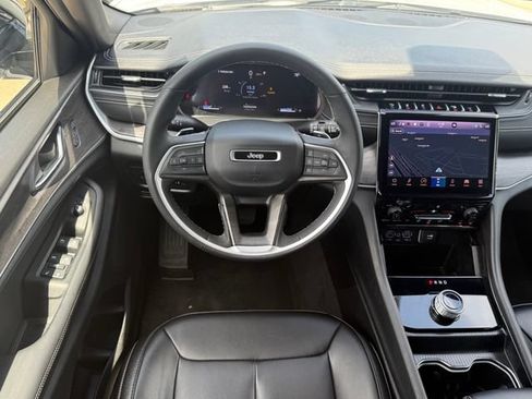 Used 2024 Jeep Grand Cherokee Limited RWD image 25