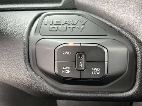 Used 2025 RAM 2500 Big Horn AWD/4WD image 30