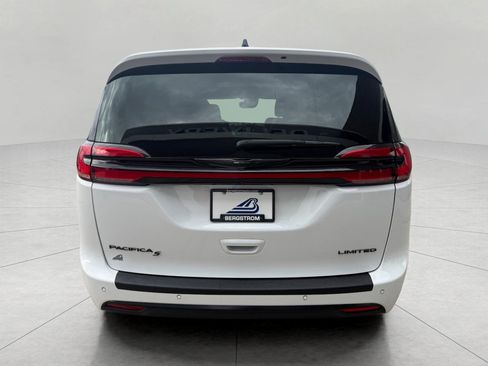 Used 2025 Chrysler Pacifica Limited FWD image 11