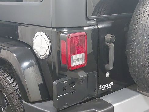 Used 2015 Jeep Wrangler Sahara w/ Dual Top Group image 36