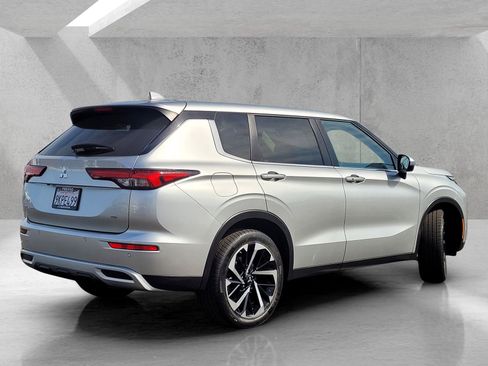 Used 2024 Mitsubishi Outlander SE image 4