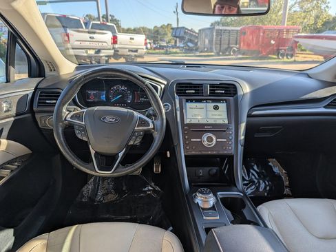 Used 2018 Ford Fusion Titanium image 13