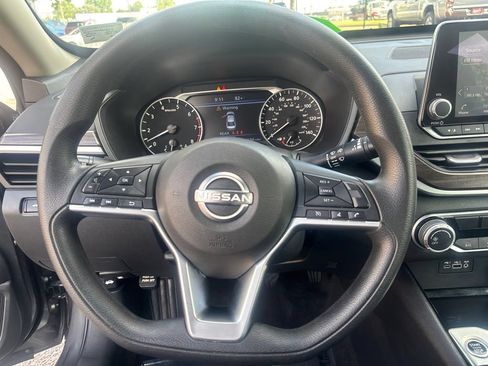 Used 2024 Nissan Altima 2.5 SV FWD image 19