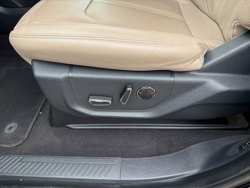 Used 2024 Ford Expedition Limited image 16