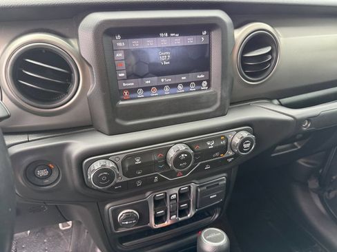 Used 2021 Jeep Gladiator Sport AWD/4WD image 17