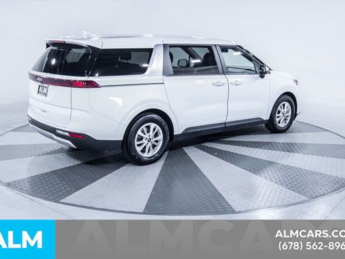 Used 2024 Kia Carnival LX image 10