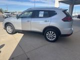 Used 2018 Nissan Rogue SV image 2