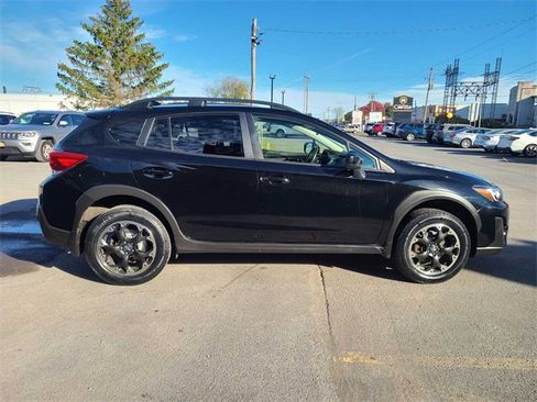 Used 2022 Subaru Crosstrek 2.0i Premium image 6