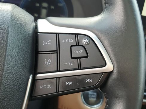 Used 2023 Toyota Highlander Platinum image 25