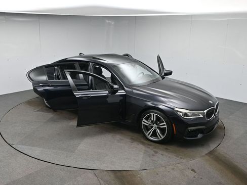 Used 2019 BMW 750i image 62