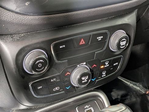 Used 2020 Jeep Compass Latitude w/ Cold Weather Group image 18