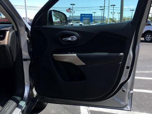 Used 2017 Jeep Cherokee Latitude w/ Safety/Convenience Group image 23