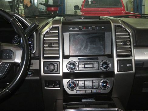 Used 2019 Ford F250 Platinum w/ Platinum Ultimate Package AWD/4WD image 42