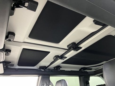 Used 2024 Ford Bronco Wildtrak image 17