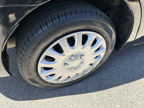 Used 2018 Toyota Corolla LE image 34