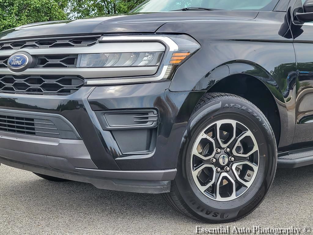 Used 2024 Ford Expedition XLT AWD/4WD image 3
