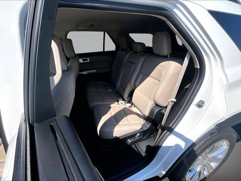 Used 2022 Ford Explorer Limited w/ Hybrid Equipment Group 310A RWD image 24
