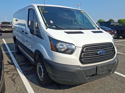 Used 2019 Ford Transit 250 130 Low Roof RWD image 3