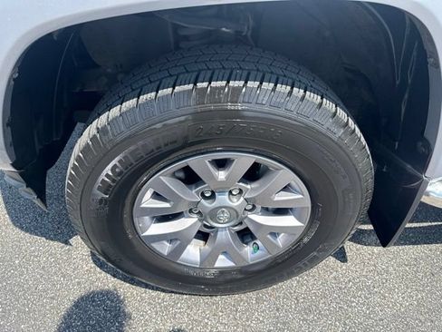 Used 2017 Toyota Tacoma SR5 w/ Tow Package RWD image 13
