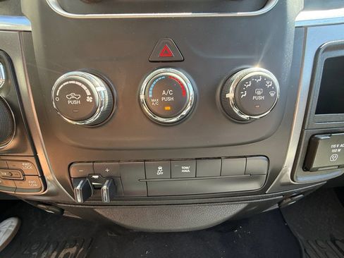 Used 2022 RAM 1500 Classic SLT AWD/4WD image 29