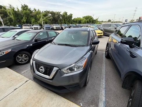 Used 2019 Nissan Kicks S w/ Exterior Package FWD image 1