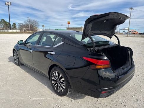 Used 2024 Nissan Altima 2.5 SV image 4